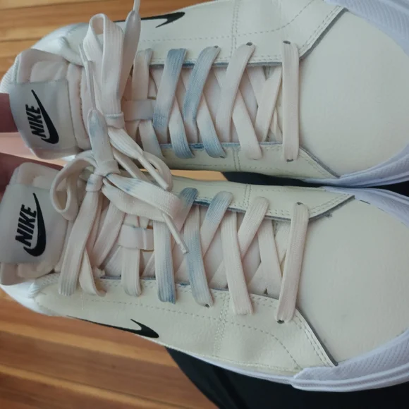 Nike Cream Sneakers - Picture 10 of 10